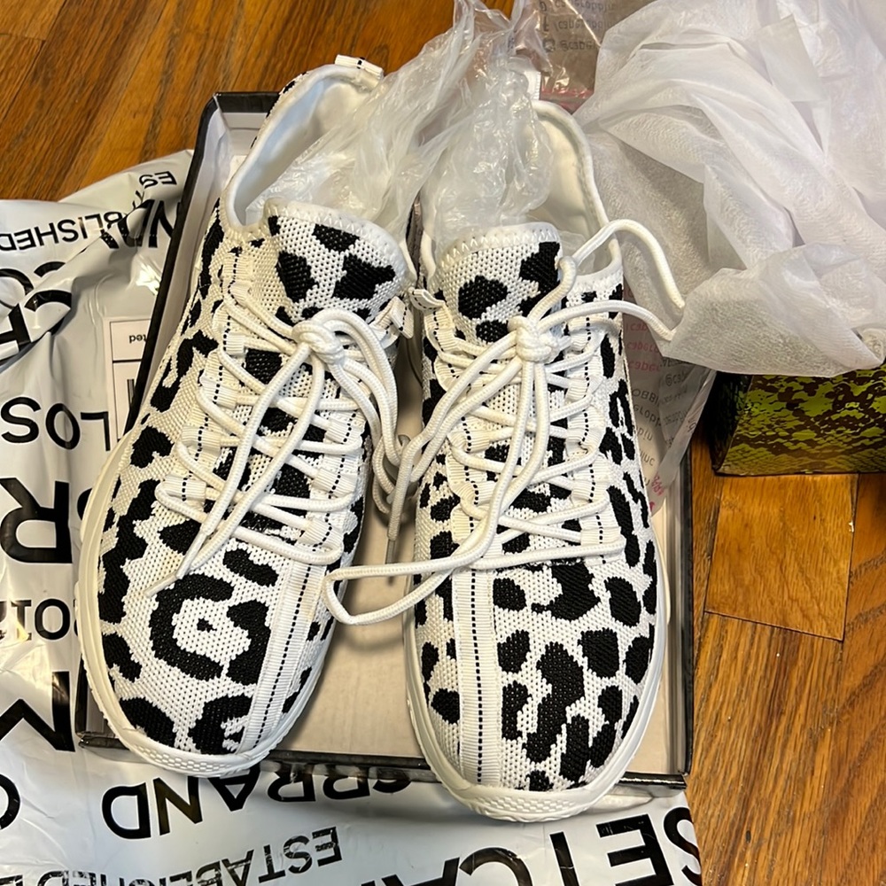 Cape Robbin maximum velocity athletic sneakers spotted size 9